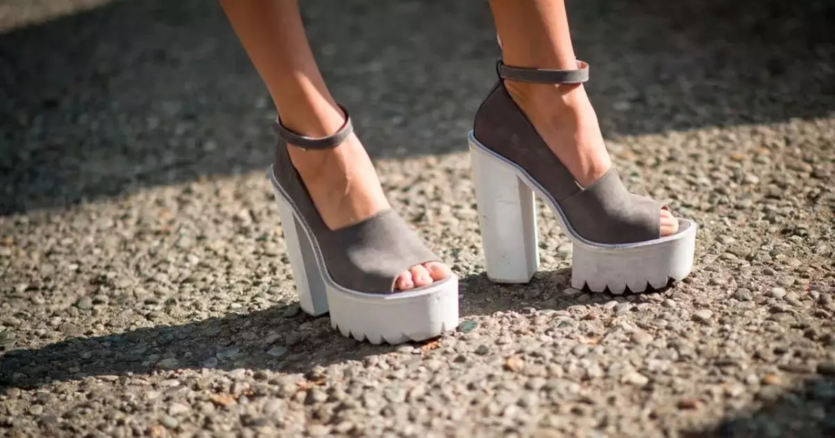 Sandal 2018: Fashion nemokake lemari klambi saben dinane