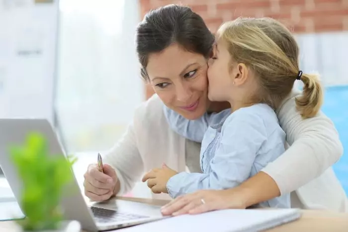 Cómo obtener una educación si el niño apareció antes que el diploma. 14949_1