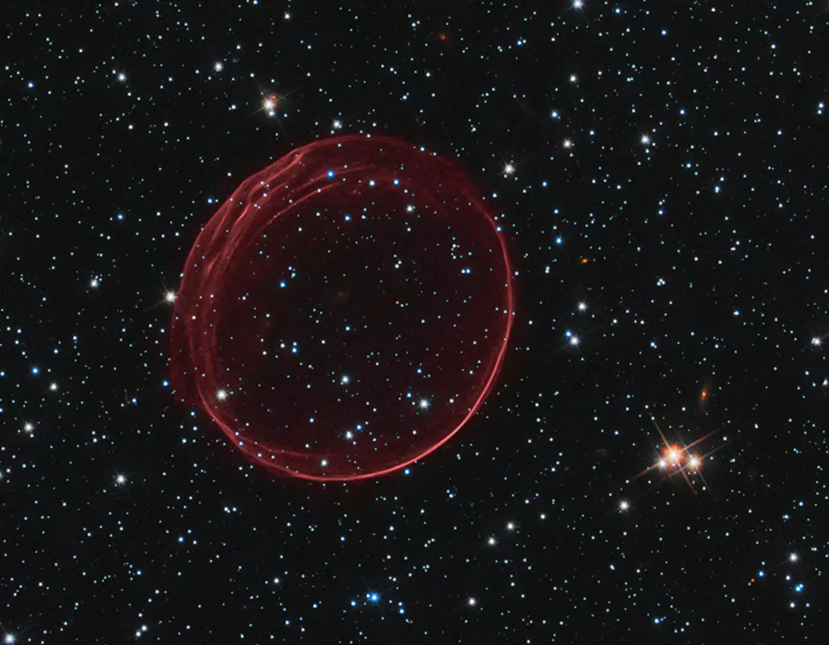 Hubble spots a celestial bauble