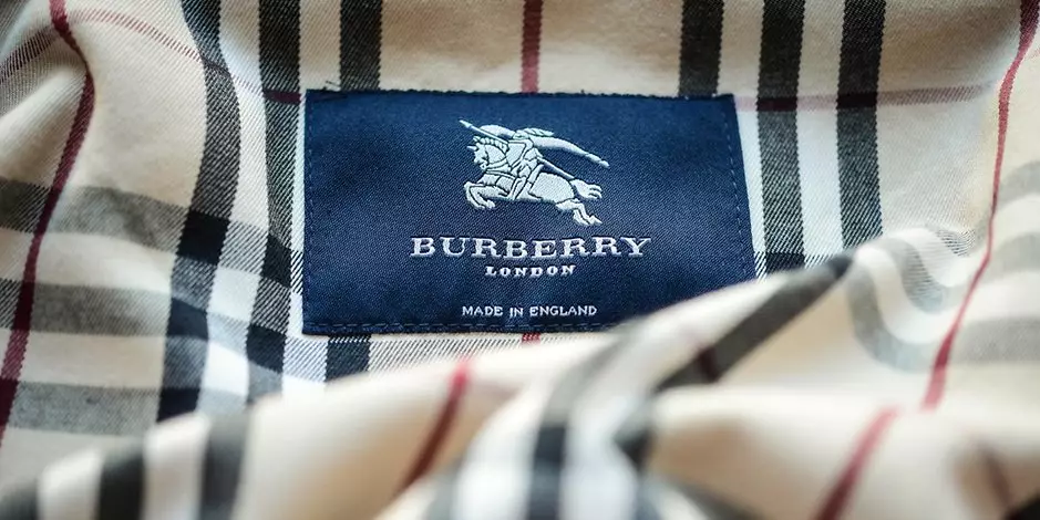 Mofuta o tummeng oa burberry feshene o fetoha botala