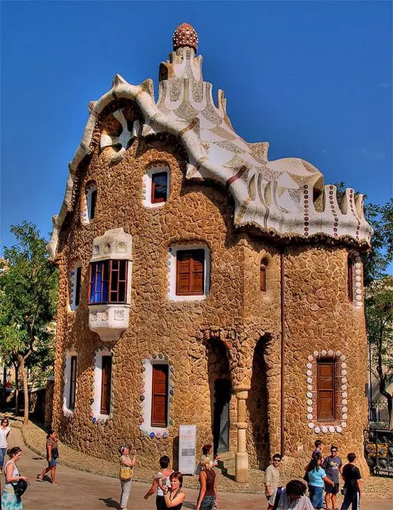 Antonio Gaudi：奇迹工作的历史上最神秘的建筑师 35056_5