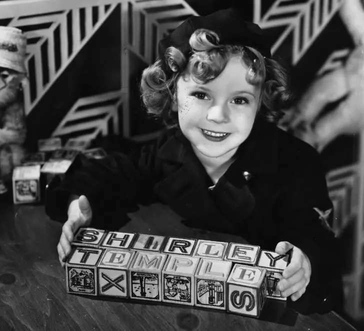 5 litlu þekktar staðreyndir um stjörnu Hollywood, sem fékk Oscar á 6 árum: Shirley Temple 35442_3