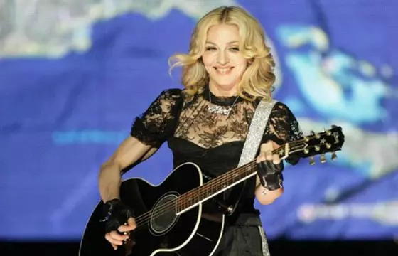 Madonna: salaku penyanyi anu teu dipikanyaho, "anu teu terang kumaha nyanyi," janten superstar