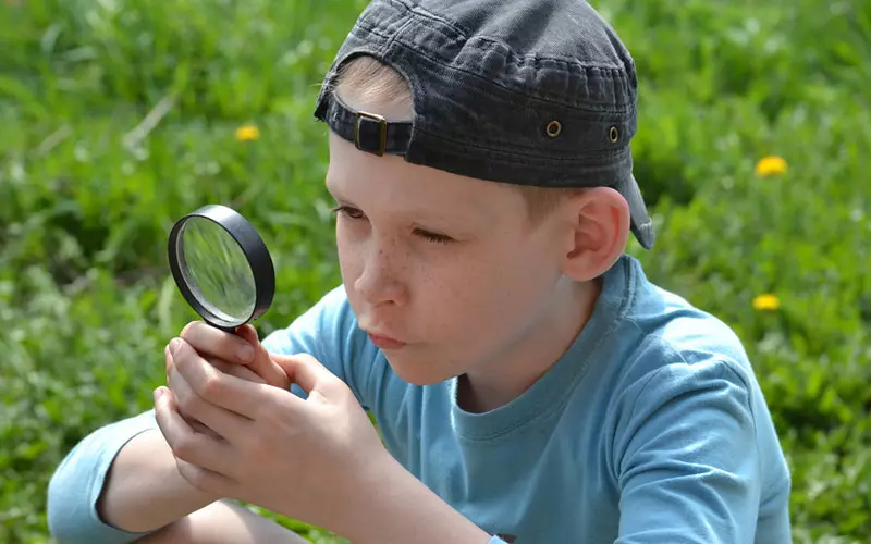 Біреуінің ұлын қалай өсіруге болады? Тәрбиенің су астындағы тастар, олармен бірге аналарға қарсы тұру керек 35702_4