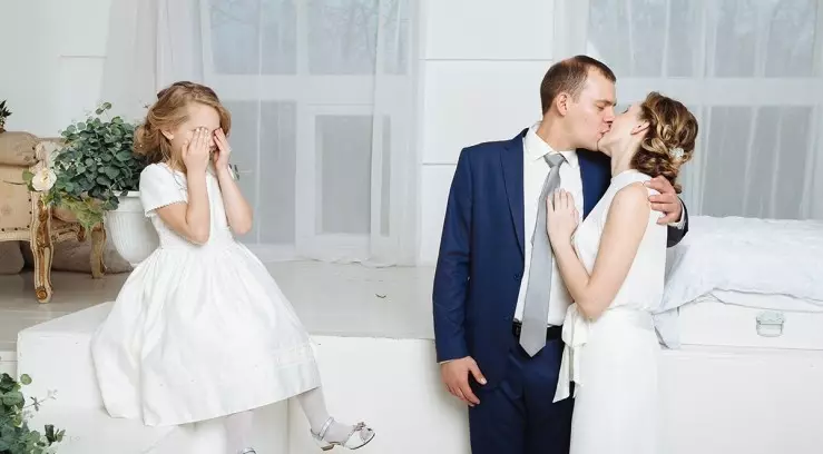 Groom with children: how to behave and what to be ready, if you meet with a man who has children 35989_5