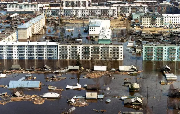 As inundacións máis destrutivas: 5 consellos, como escapar do elemento