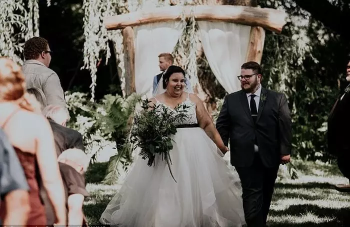 Le couple a joué un mariage dans le style du «parc jurassique», sur la préparation de dinosaures et d'autres années par an et demi 36559_4