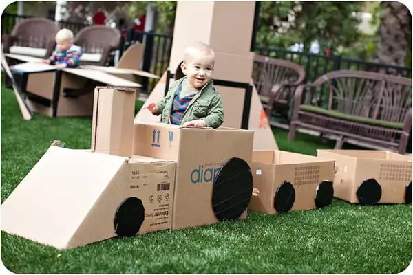 Kids-cardboard-box-aktiviteter-woohome-25