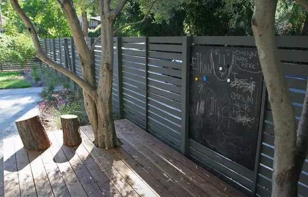 fence-Chalkboard-walls