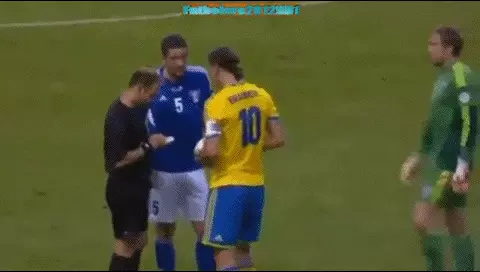 Ew jî mirov in: 10 Madness of Players Futbol (di GIFS) de 38107_6