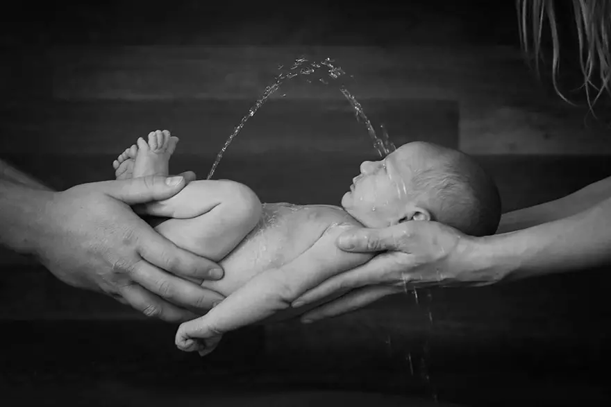 newborn-baby-photoshoot-fails-20-56fd1f7510ea6__880