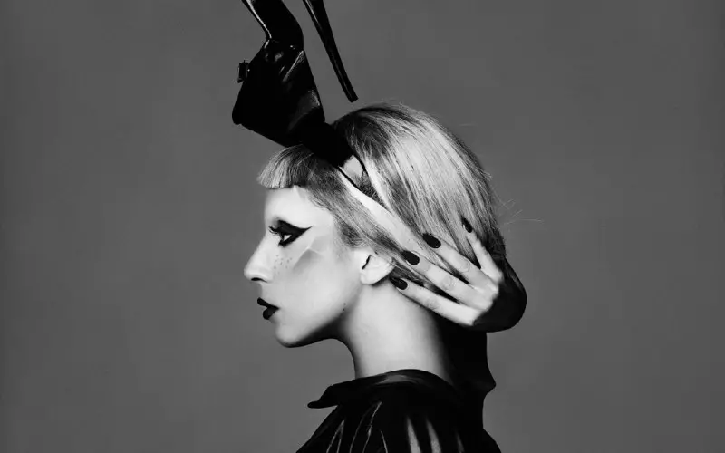 Gaga。