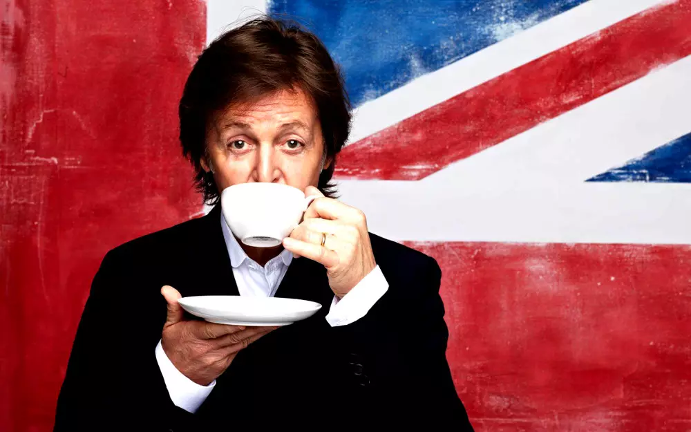 Paul McCartney mun taka burt í nýju 