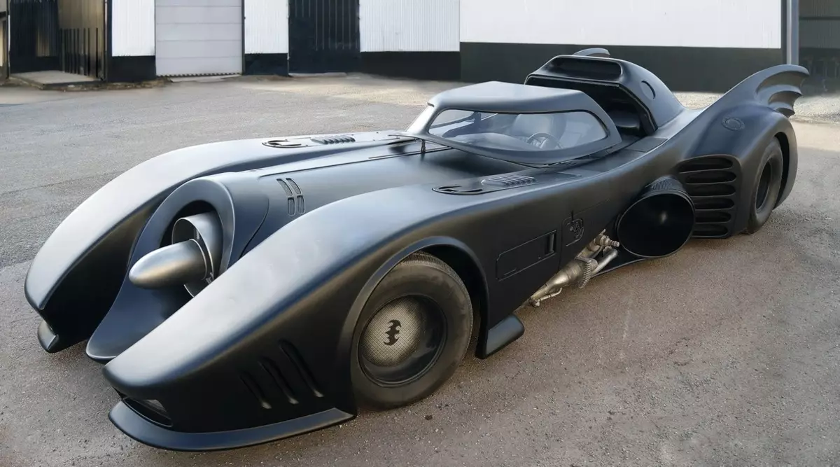 "Batmobile": Bit Değil, Boyalı Değil, 550 Mares. İyi zengin ellerde!