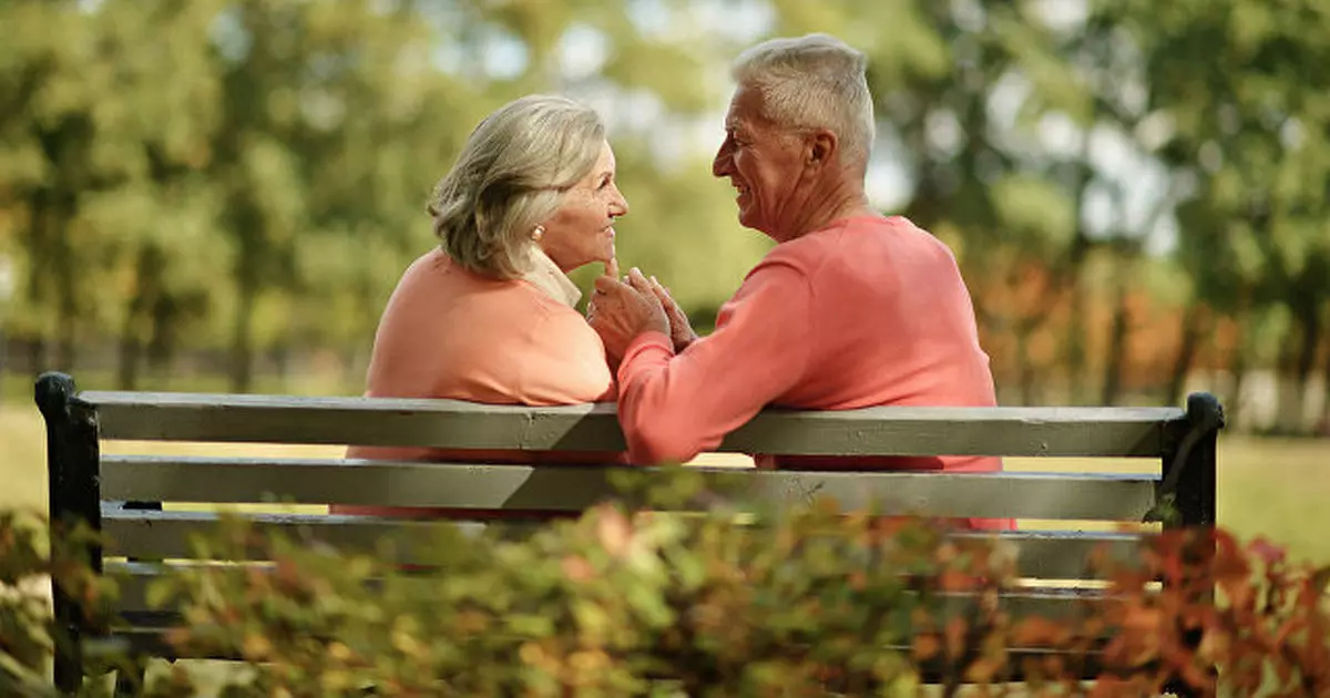 Sandt på de ældre relationer af de ældre