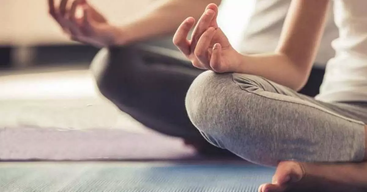 5 Asan Yoga, dy't sil helpe om de hoofdpijn te behanneljen sûnder drugs