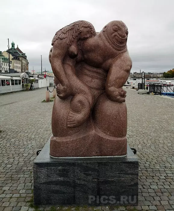 Monumento a la sirena en Estocolmo.