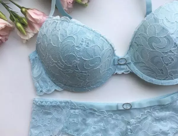 Dab tsi lingerie kom xaiv cov zam hauv lub caij ntuj sov 40947_1