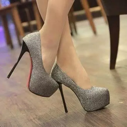 Frauen tragen High Heels aufgrund von unsinnigen Männern - selbstbewusste Historiker 9103_2